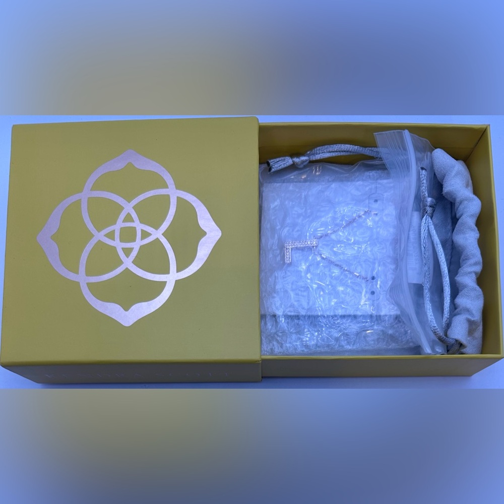 Kendra Scott Gold 'L' Pendant Necklace New In Box with Tags - Picture 4 of 7